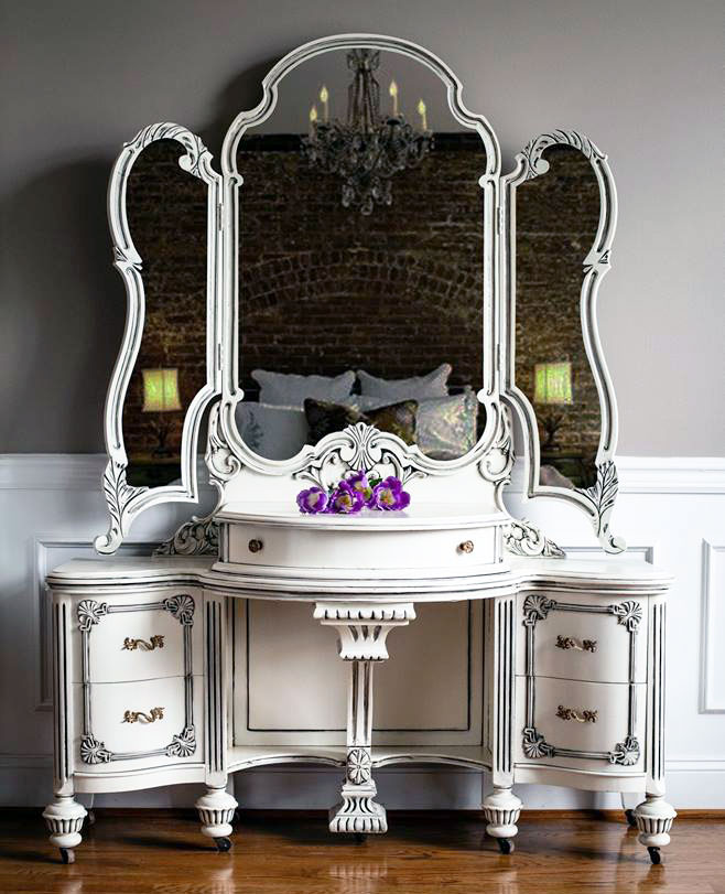 Vintage Vanity And Chest In Antique White And Pitch Black Glaze