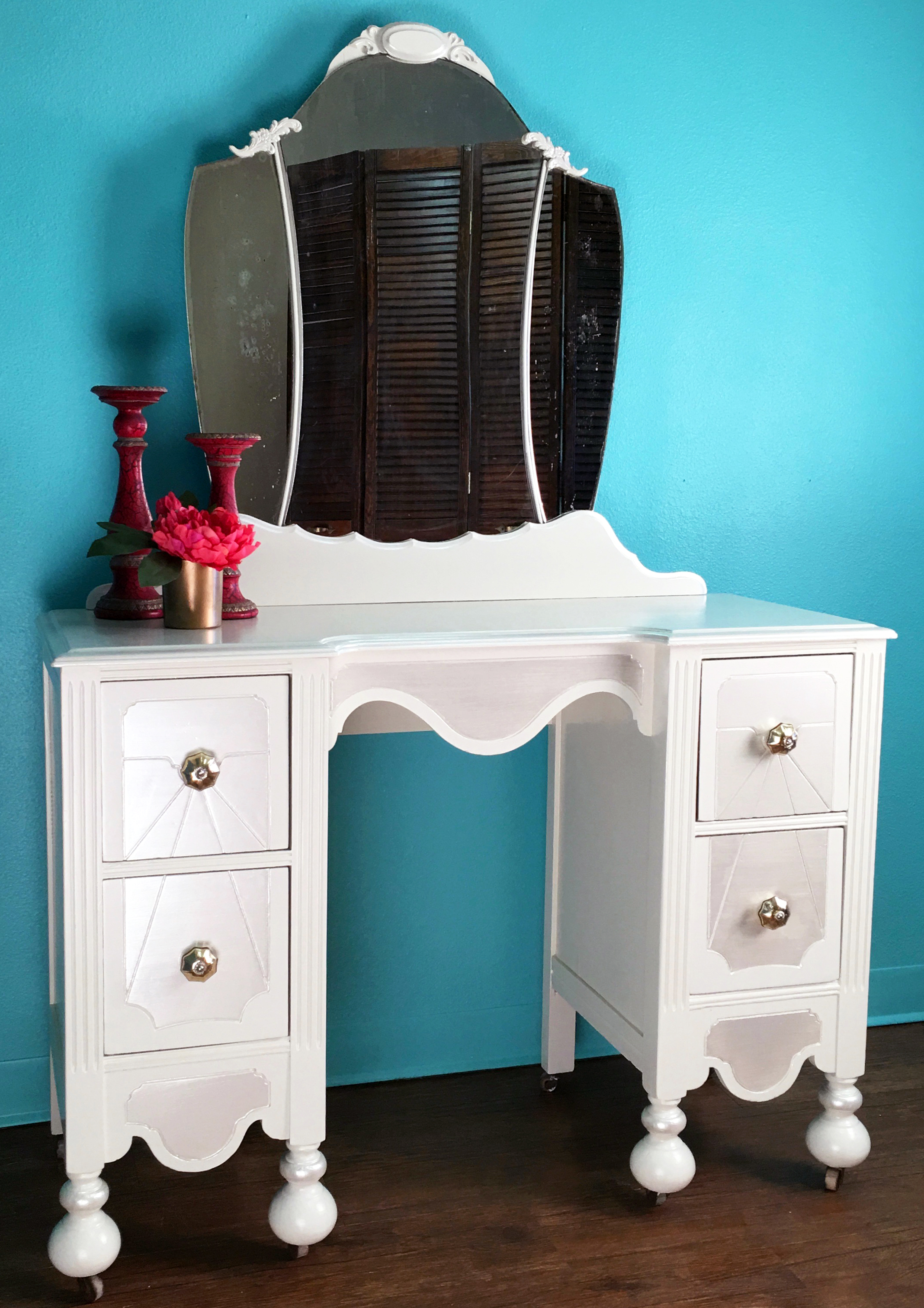 Bone White and Champagne Pearl Effects Dresser  Painted furniture colors,  Metallic painted furniture, Furniture makeover