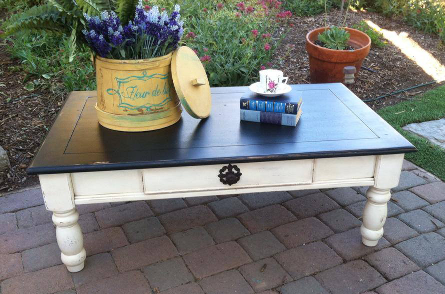 How To Paint A Coffee Table White / Coffee Table Makeover With Chalk Paint Youtube / How a bit of chalk paint spruced up this outdated coffee table.