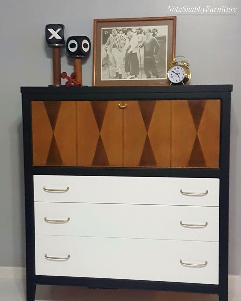 Broyhill mid century deals dresser