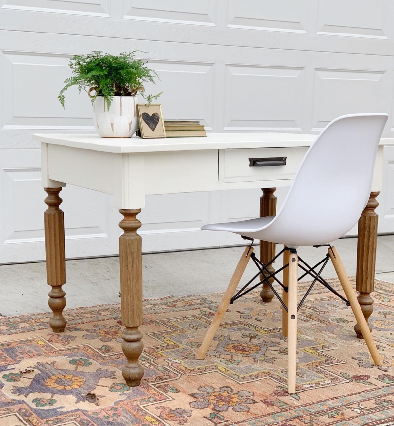 Antique White Farmhouse Style Desk General Finishes Design Center   Scd White Erin 20190410 Kristy Taylor Design Desk1 Antique White Milk Paint General Finishes 