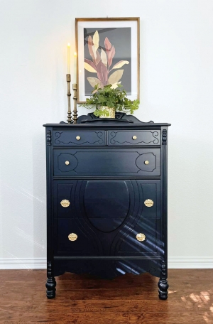How to Apply Milk Paint on Furniture - Beautiful Vanity Makeover - Designed  Decor