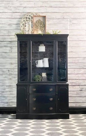 https://designs.generalfinishes.com/sites/default/files/styles/term_page_post_image/public/post-images/scd-black-erin-20200808-blu-soul-design-hutch-lamp-black-water-based-milk-paint-general-finishes.jpg?itok=Elayj4Jz